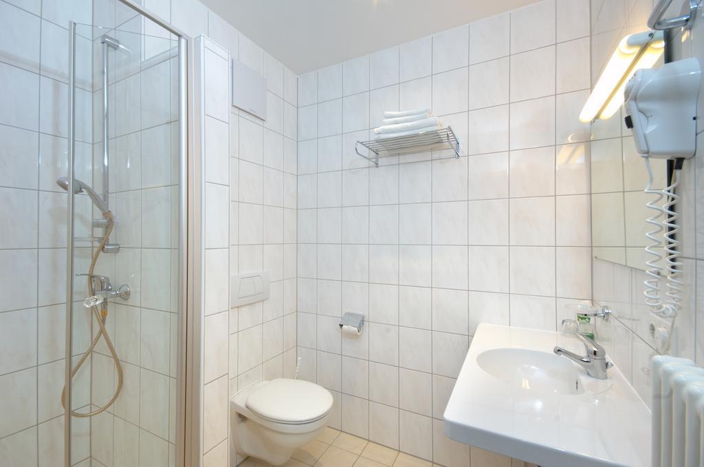 Hotel-Gasthof Zur Krone Riedenburg Quarto foto