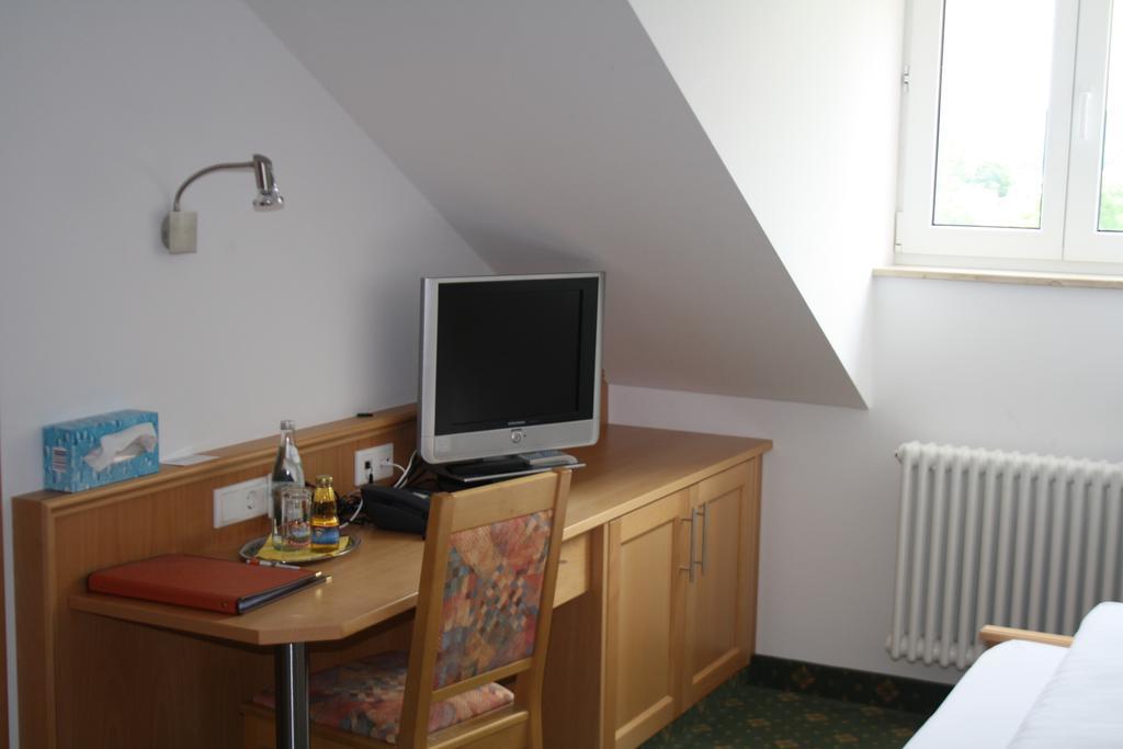 Hotel-Gasthof Zur Krone Riedenburg Quarto foto