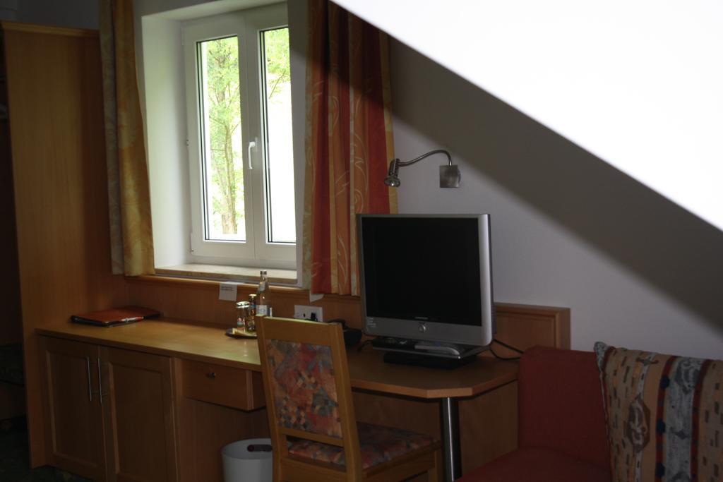 Hotel-Gasthof Zur Krone Riedenburg Quarto foto